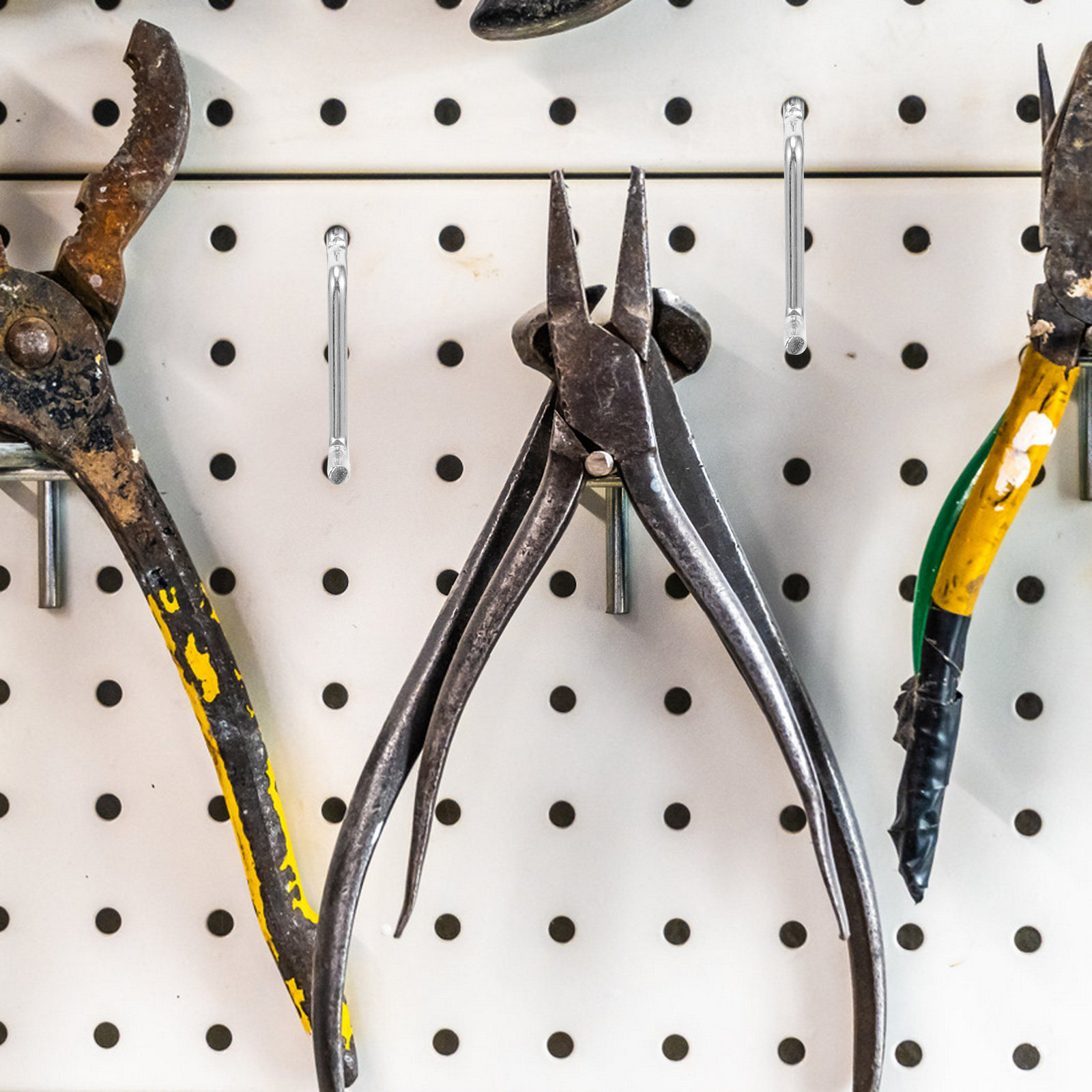 80Pcs Pegboard Hooks Bins Kit  - مراجعة Tools For Garage Workshop وسعره